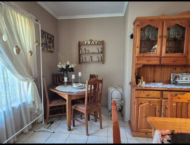 5 BEDROOM HOUSE FOR SALE IN FALCON RIDGE